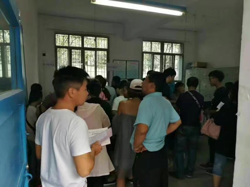 石家庄白求恩医学院迎新现场报道