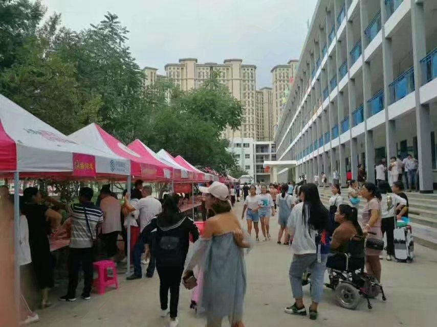 石家庄白求恩医学院迎新现场报道