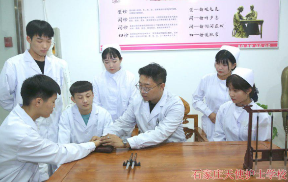 中医康复技术专业实训课03.png