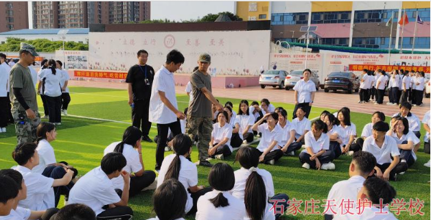 石家庄天使护士学校军训02.png