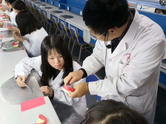 口腔修复工艺专业学什么内容？石家庄白求恩医专