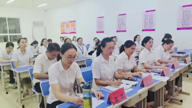 石家庄天使护士学校教师比赛02.png